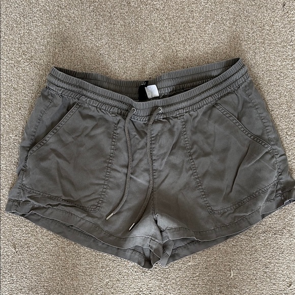 H&M Pants - H&M Gray Athletic Shorts Soft Fabric Elastic Waistband
